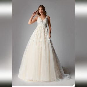Size 30 Azazie Sorella Wedding Dress (Diamond White over Champagne)